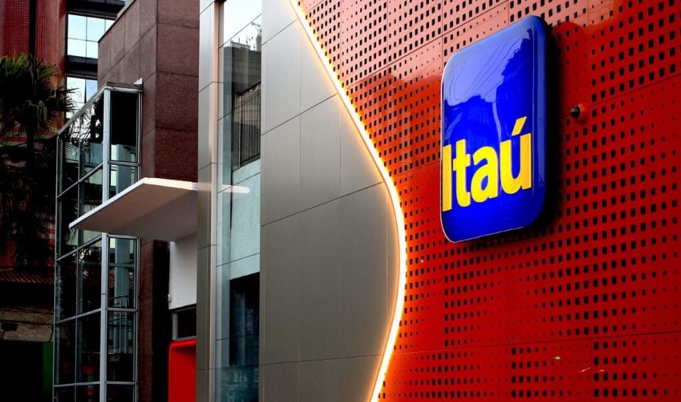 Itaú demite em massa e usa home office como pretexto para ampliar exploração