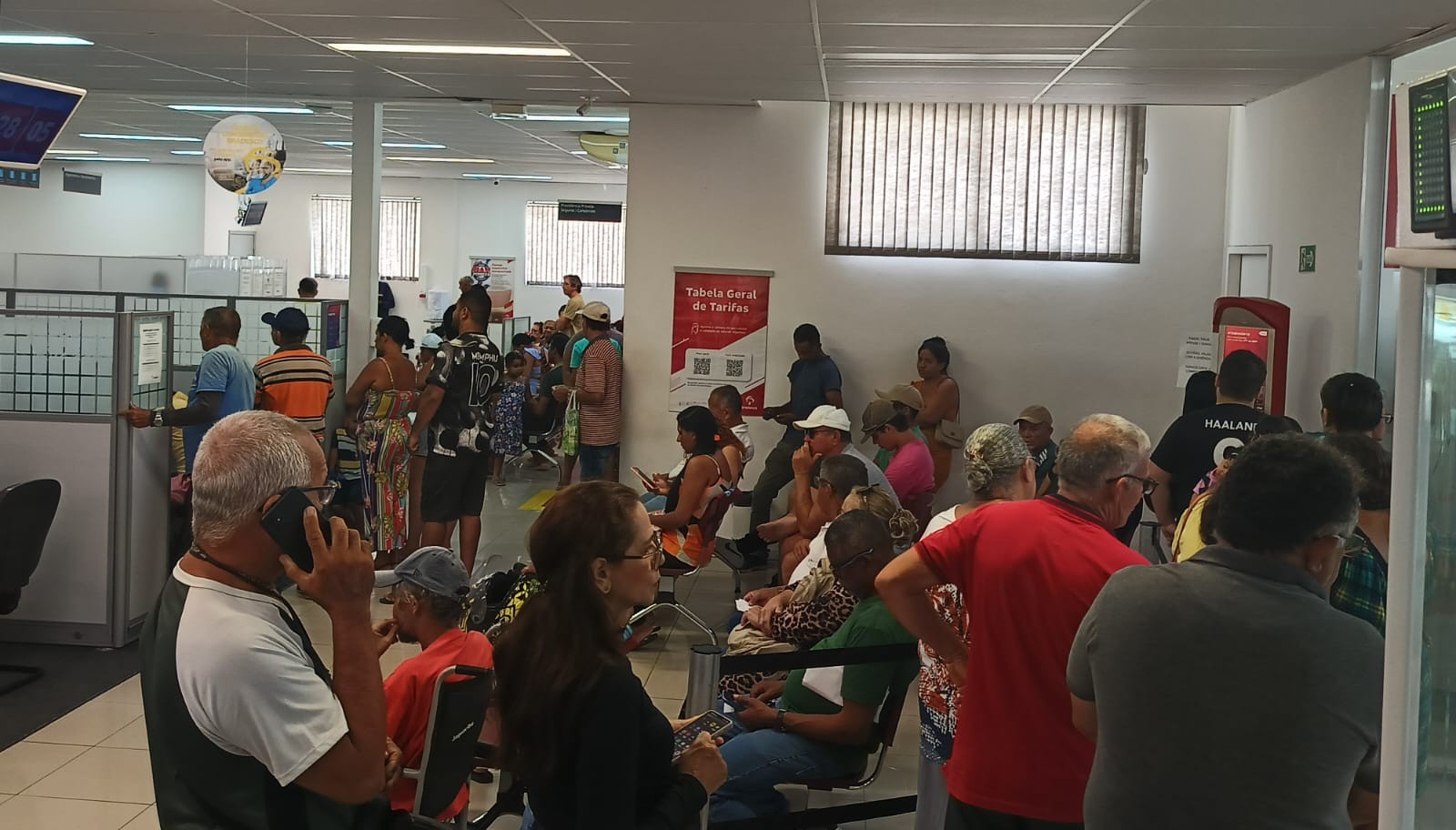 População de Natal sofre em agência do Bradesco enquanto banco celebra lucros bilionários