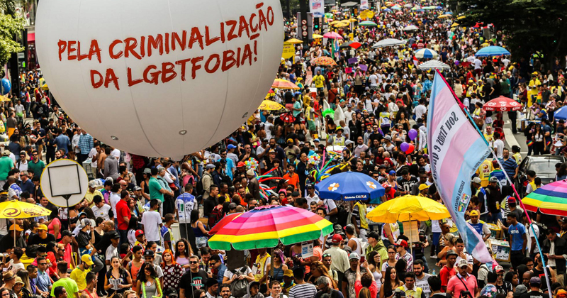 Pink money: lucro para empresas, violência para a população LGBTQIAPN+
