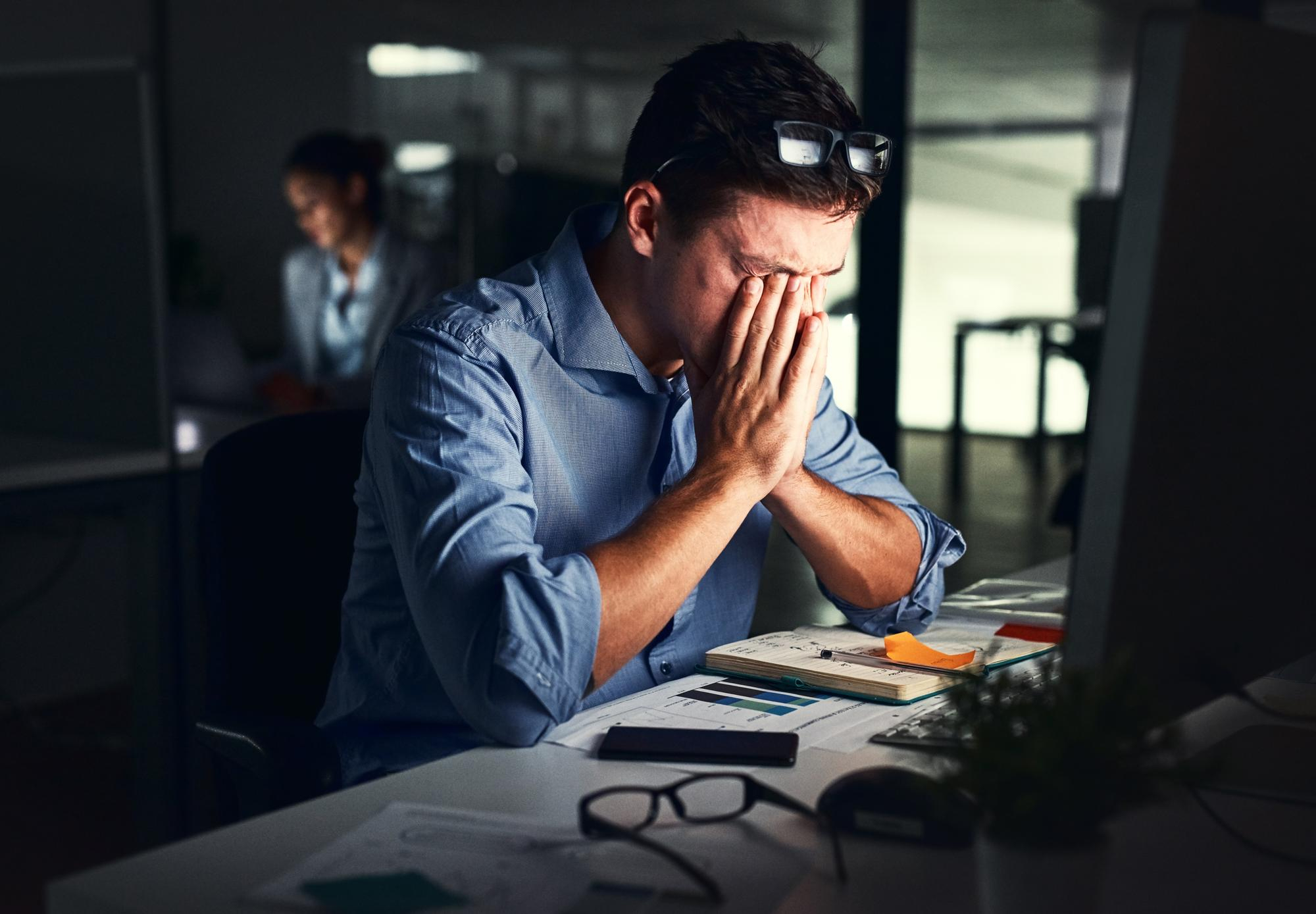 Estudo revela que 72% dos brasileiros trabalham em "modo de sobrevivência"